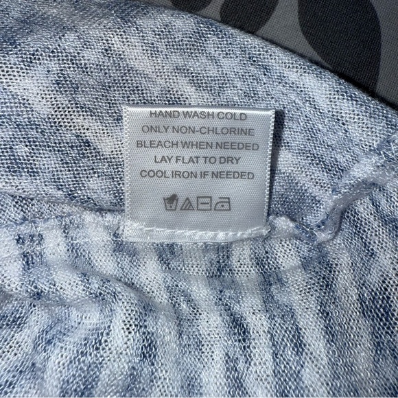 Berkley Jensen long sleeve Blue Striped V-Neck Top XL polyester Rayon - Picture 7 of 7